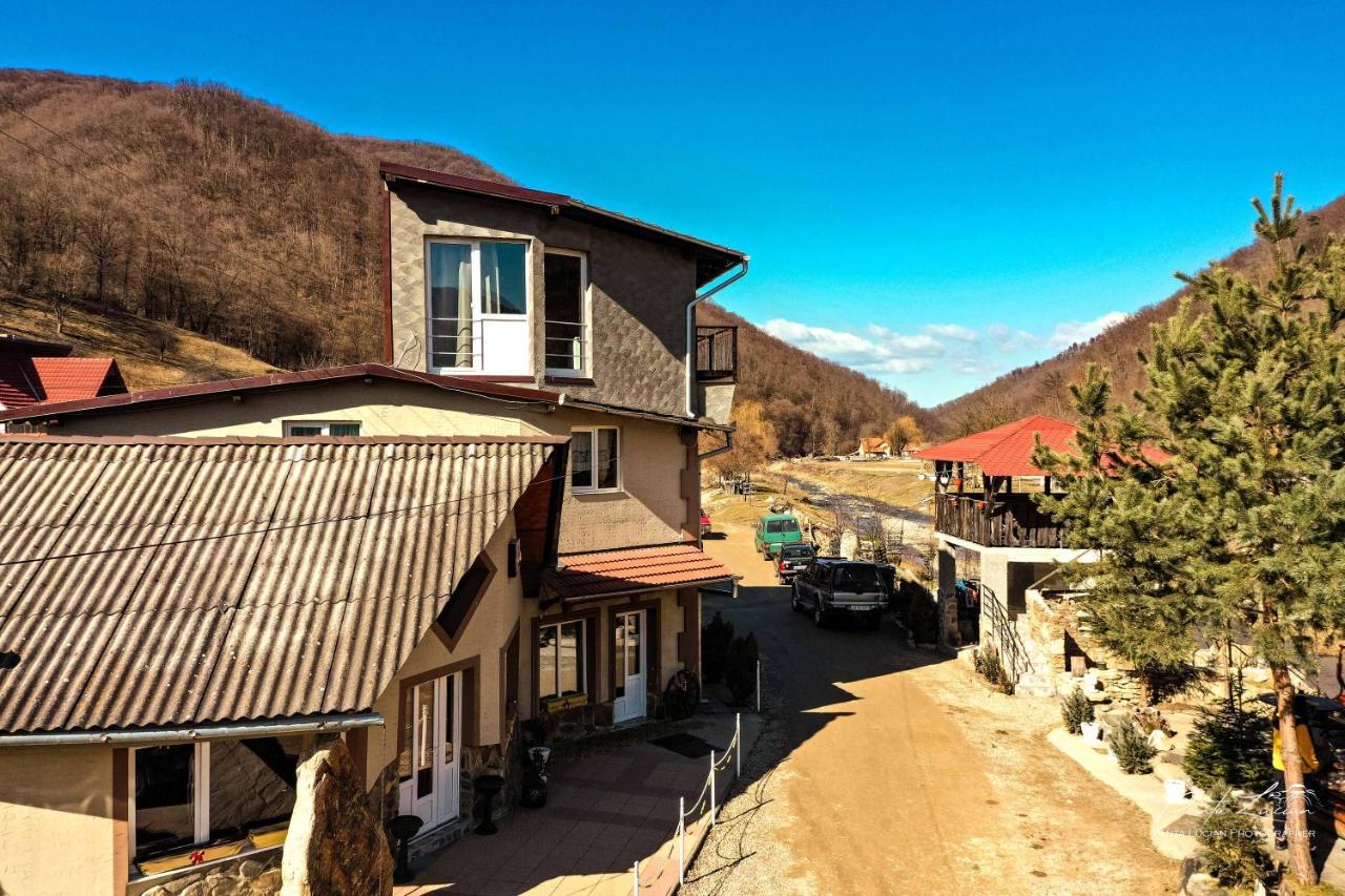 Casa Micutu Si Lya Strungari Exterior foto