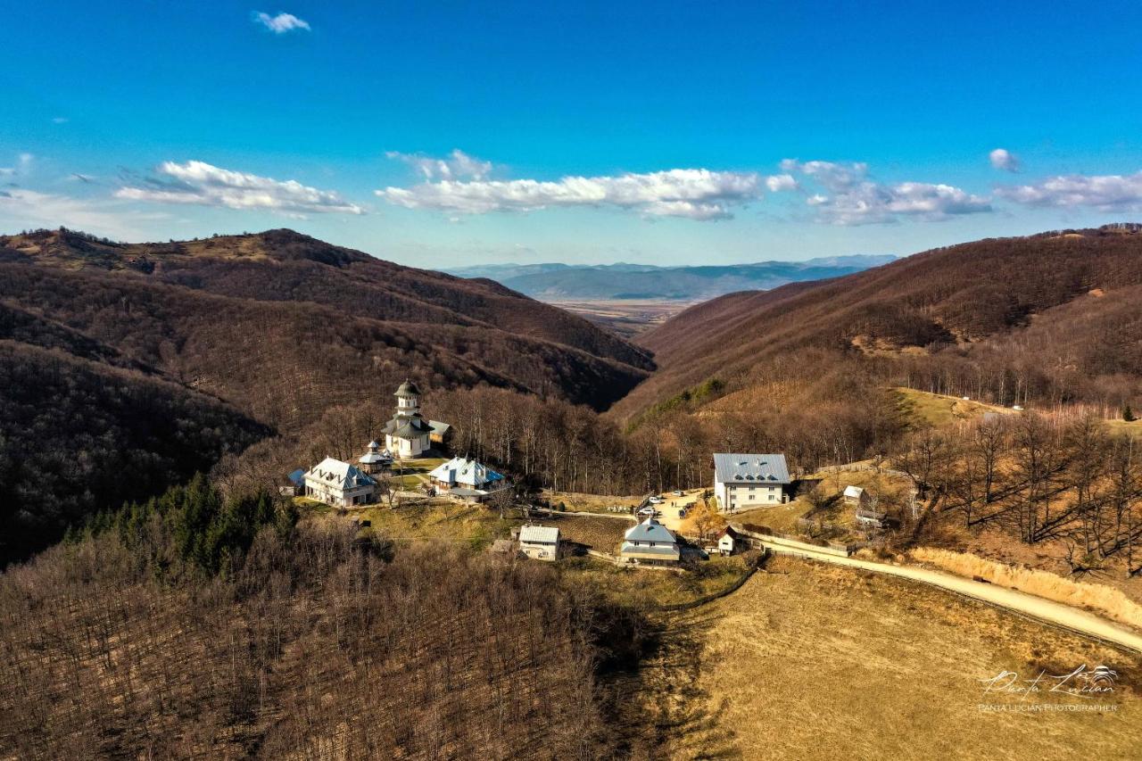 Casa Micutu Si Lya Strungari Exterior foto