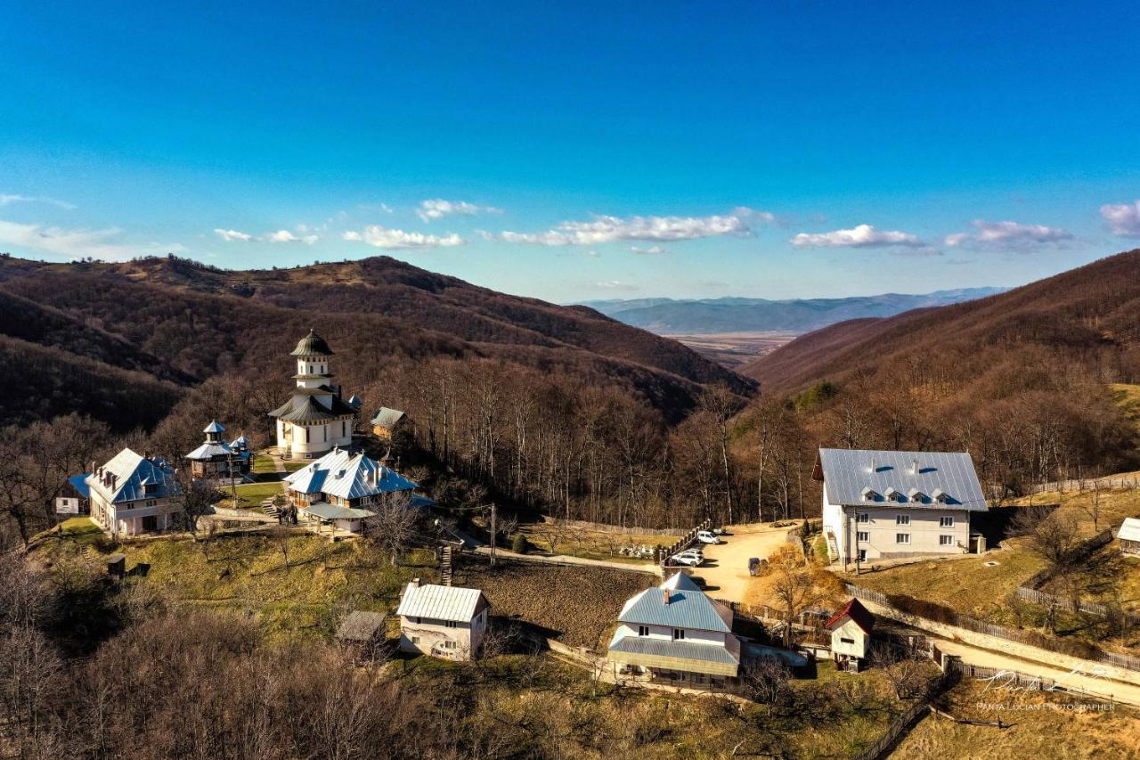 Casa Micutu Si Lya Strungari Exterior foto