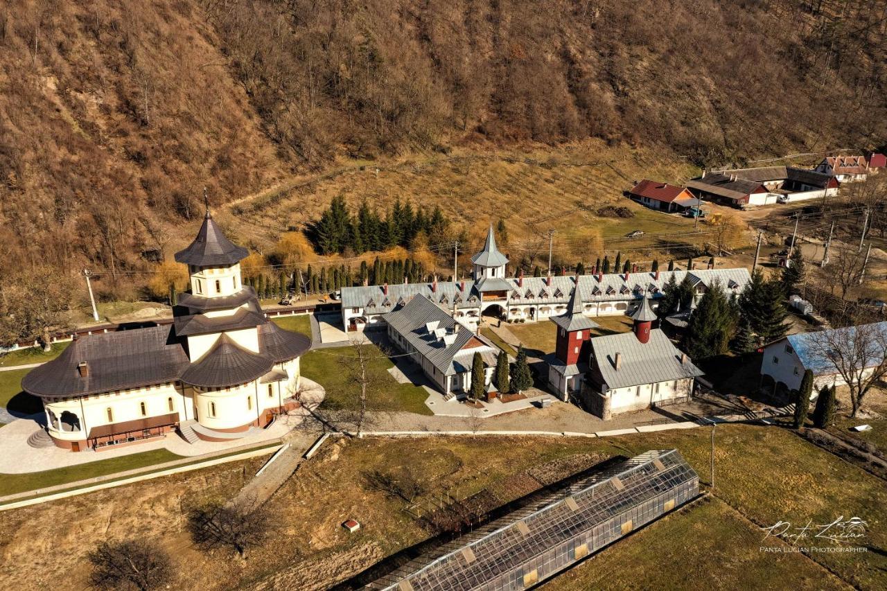 Casa Micutu Si Lya Strungari Exterior foto