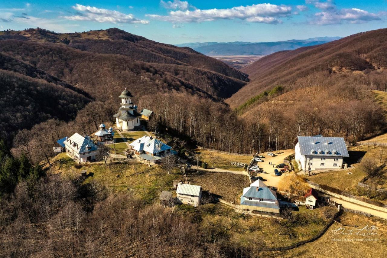 Casa Micutu Si Lya Strungari Exterior foto